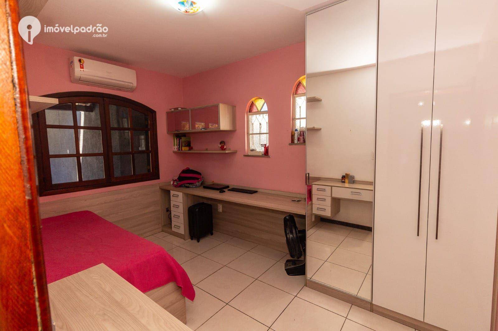 Casa à venda com 4 quartos, 320m² - Foto 8