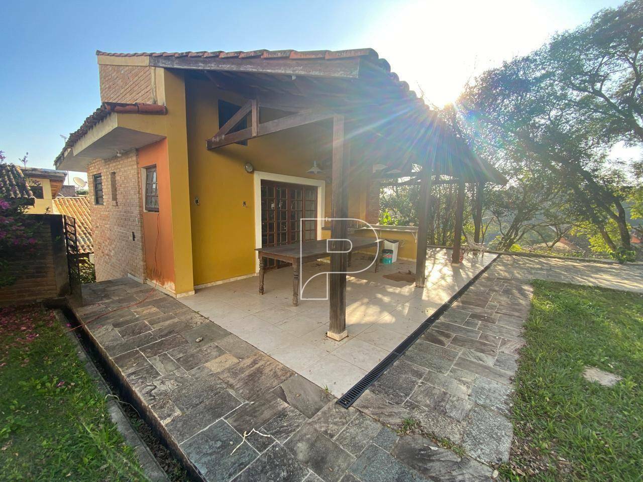 Casa de Condomínio à venda com 3 quartos, 420m² - Foto 2