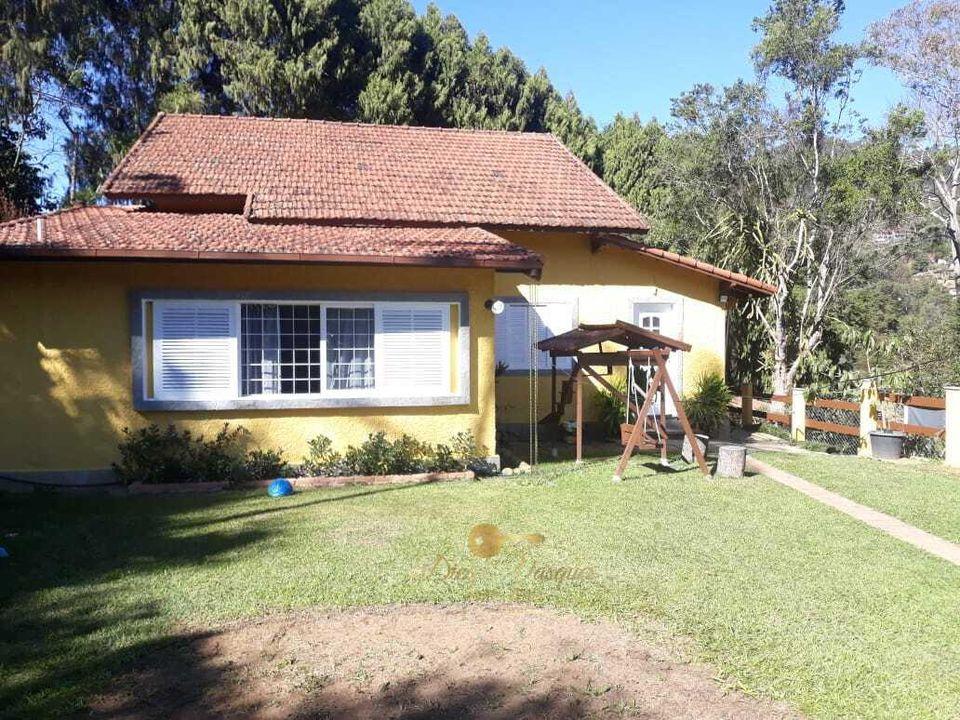 Casa à venda com 3 quartos, 196m² - Foto 1