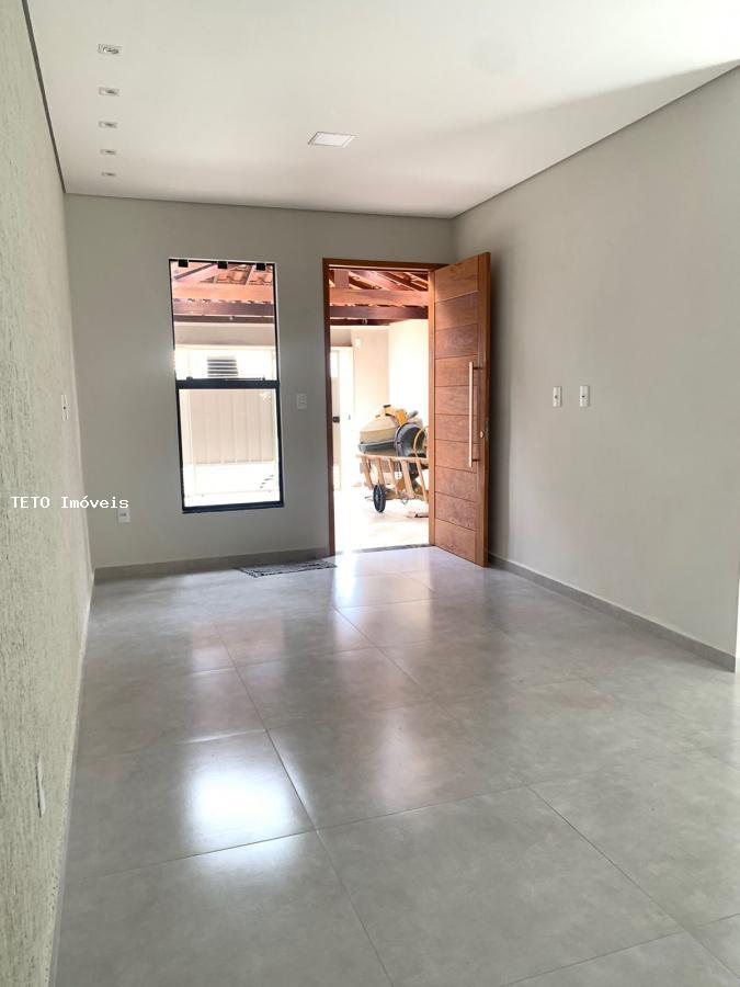 Casa à venda com 3 quartos, 210m² - Foto 4