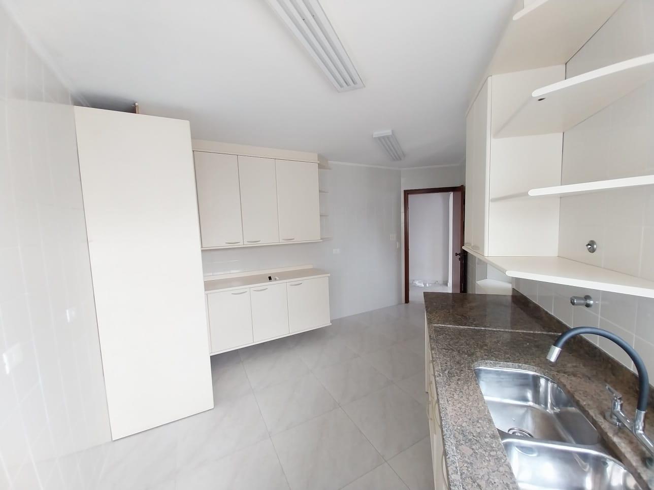 Apartamento à venda com 4 quartos, 274m² - Foto 2