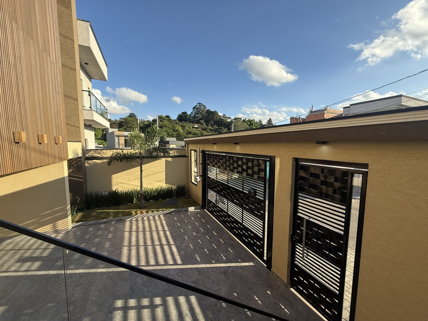 Casa à venda com 3 quartos, 198m² - Foto 2