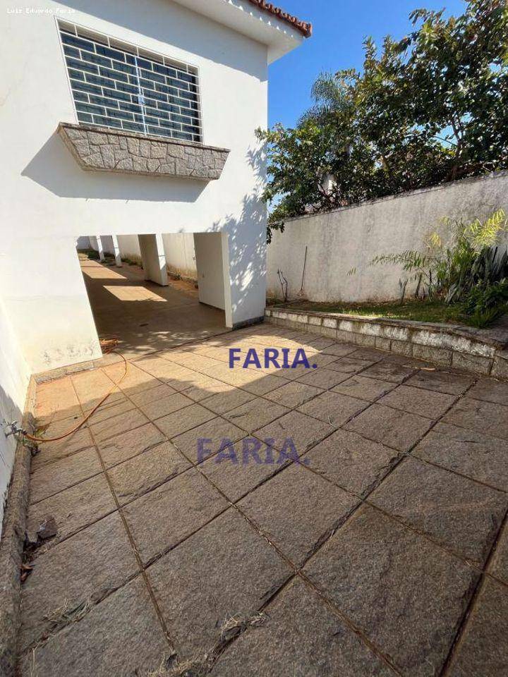 Casa à venda com 4 quartos, 379m² - Foto 2