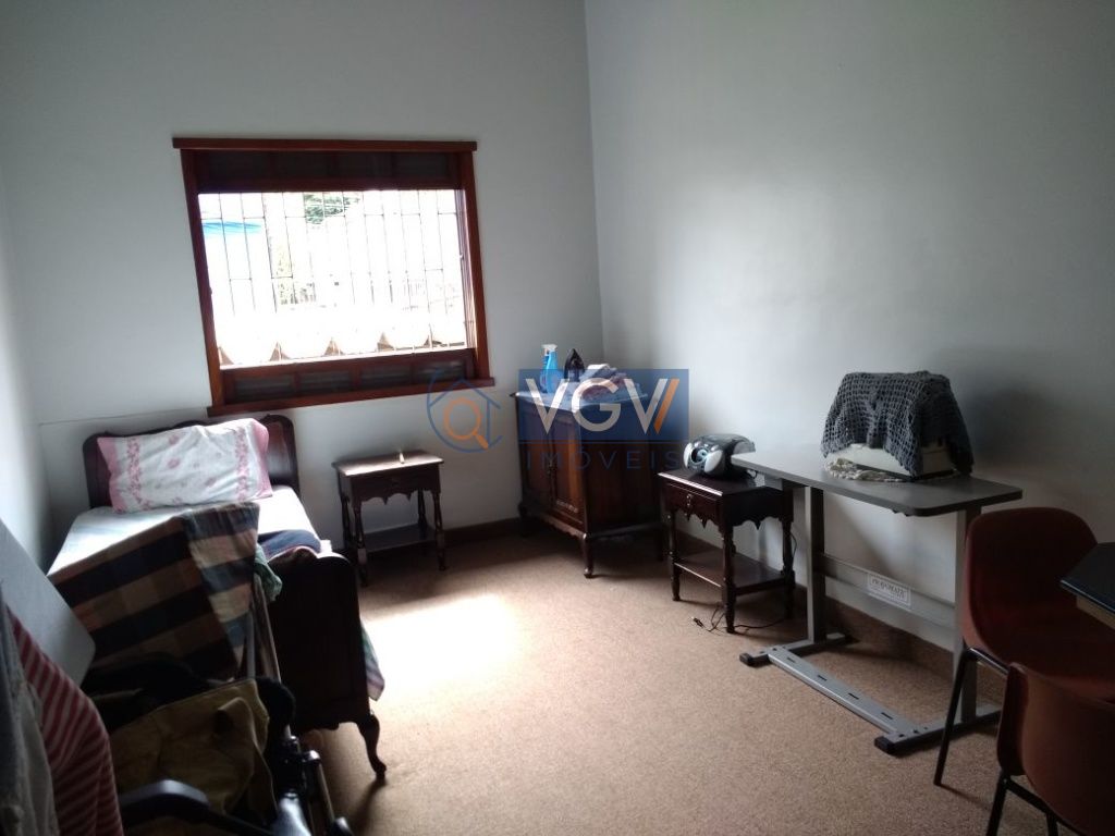 Casa à venda e aluguel com 5 quartos, 189m² - Foto 1