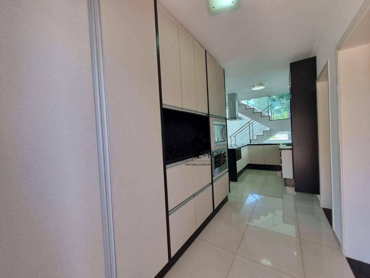 Casa para alugar com 3 quartos, 253m² - Foto 16