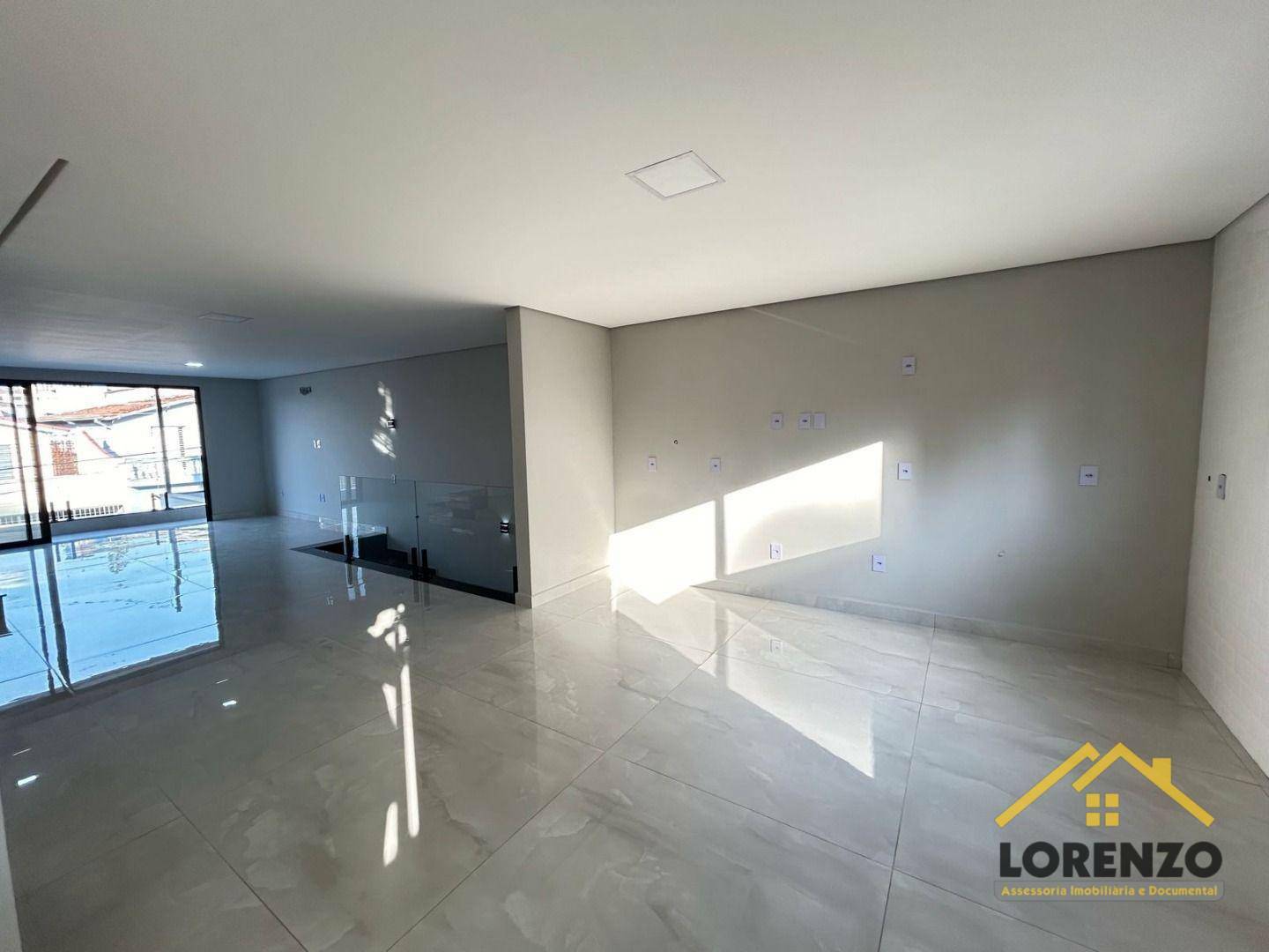 Sobrado à venda com 3 quartos, 230m² - Foto 2