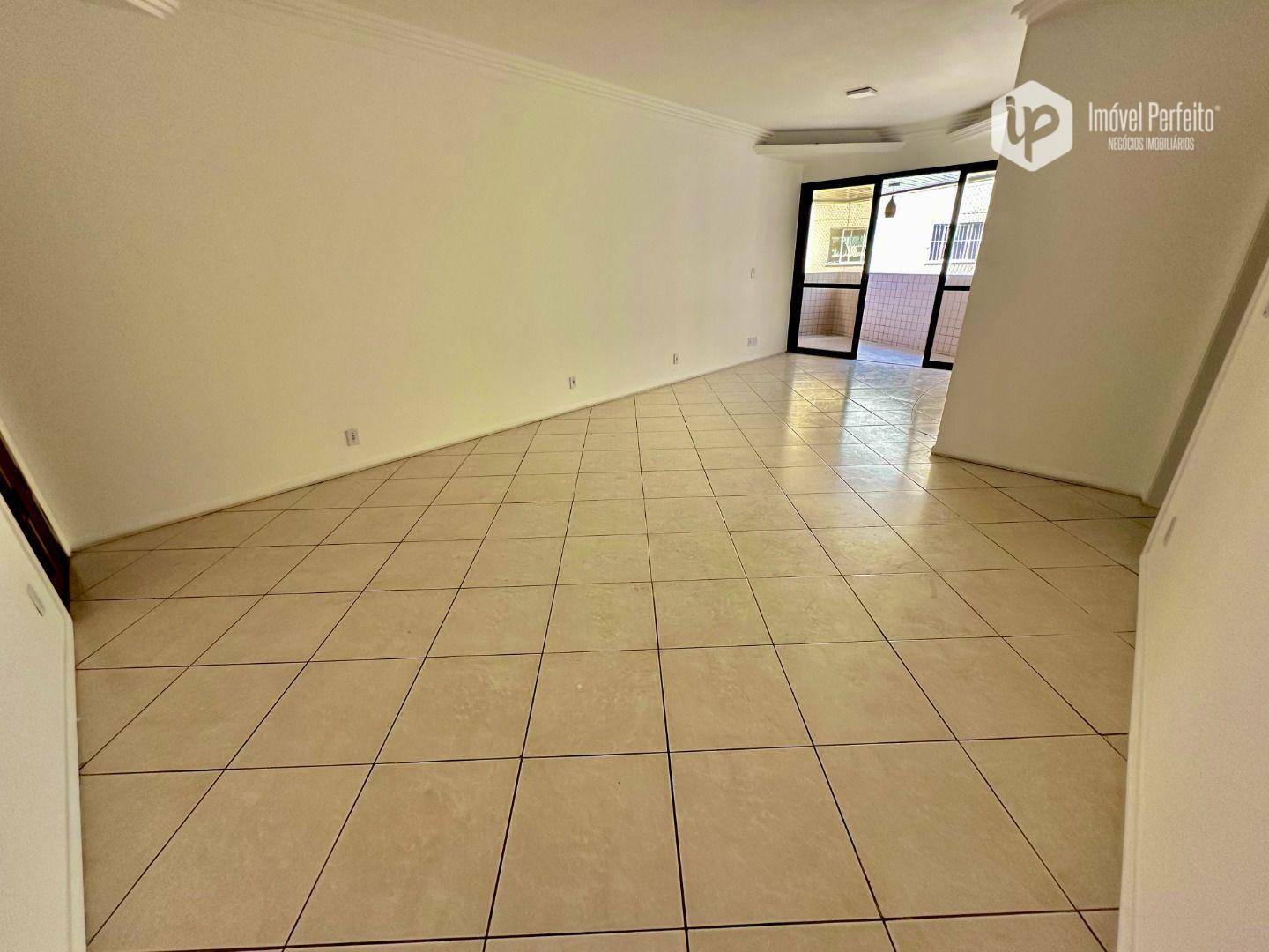 Apartamento para alugar com 4 quartos, 120m² - Foto 1