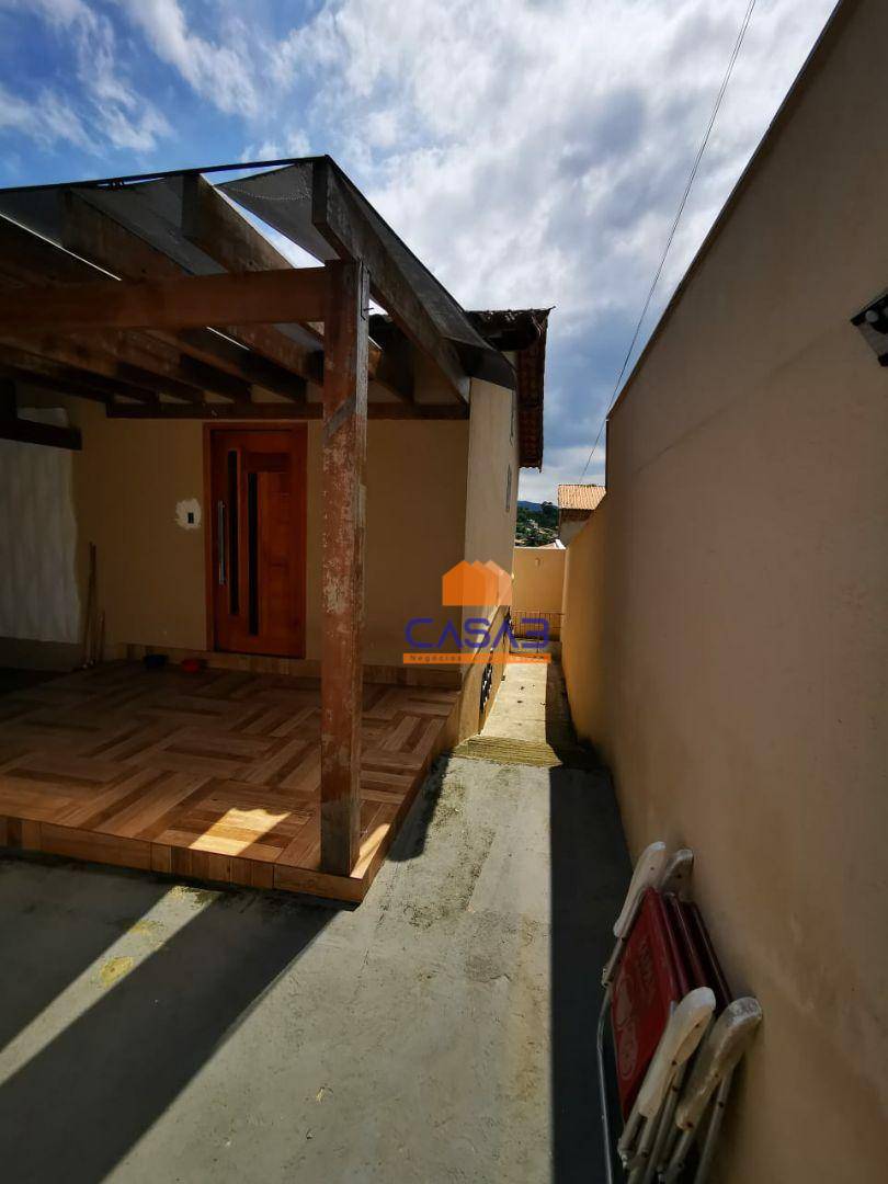 Casa à venda com 3 quartos, 200m² - Foto 3