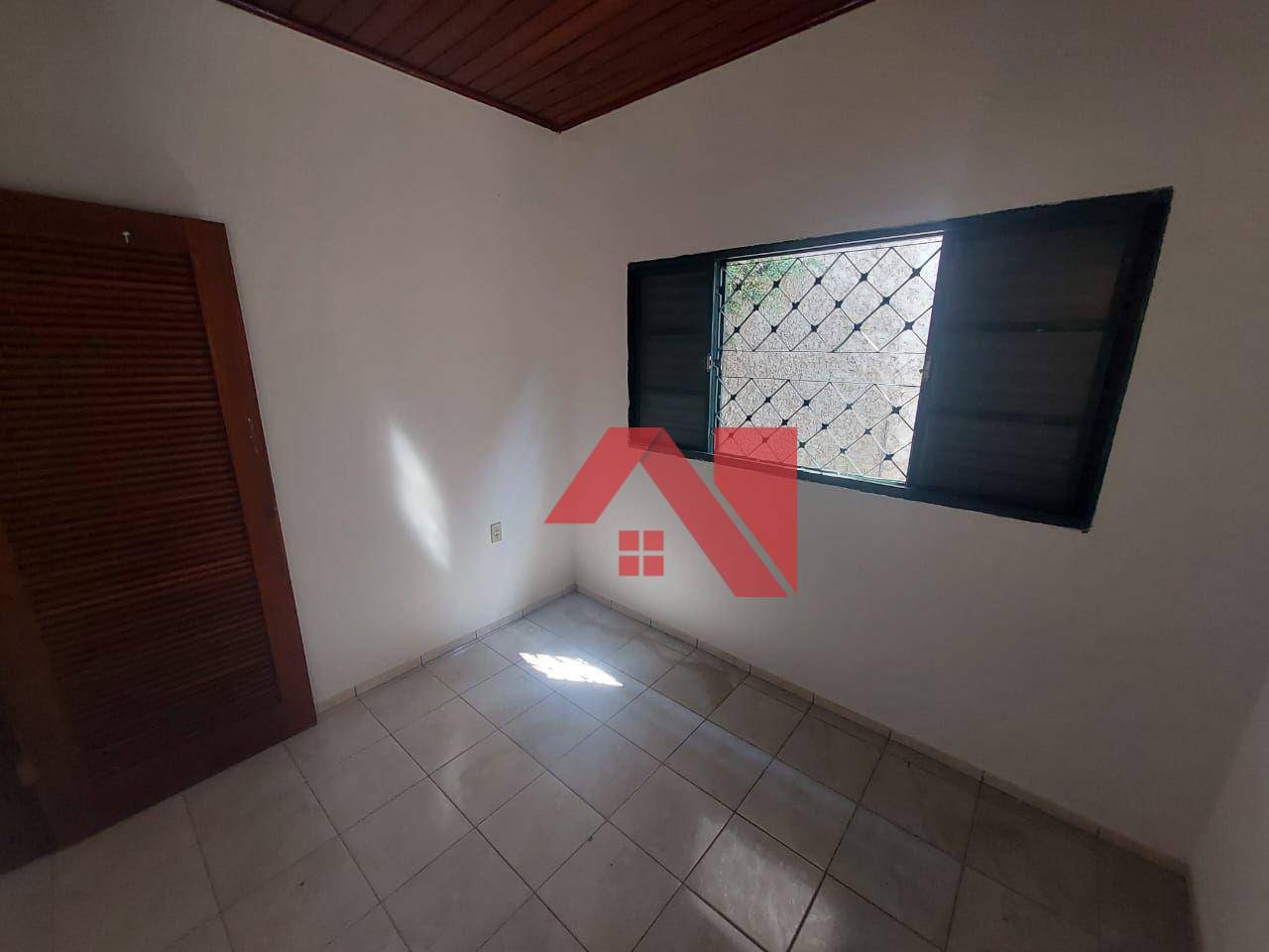 Casa para alugar com 4 quartos, 75m² - Foto 9