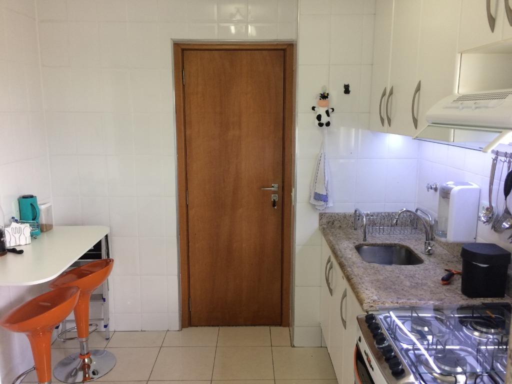 Apartamento à venda com 3 quartos, 73m² - Foto 2