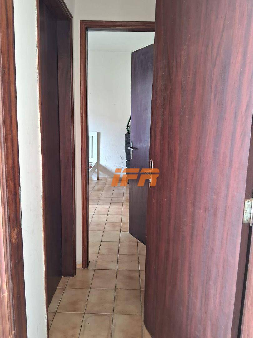 Casa à venda com 2 quartos, 150m² - Foto 3