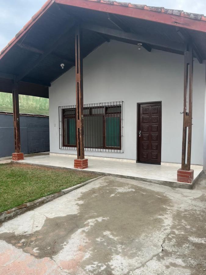 Casa à venda com 3 quartos, 208m² - Foto 1