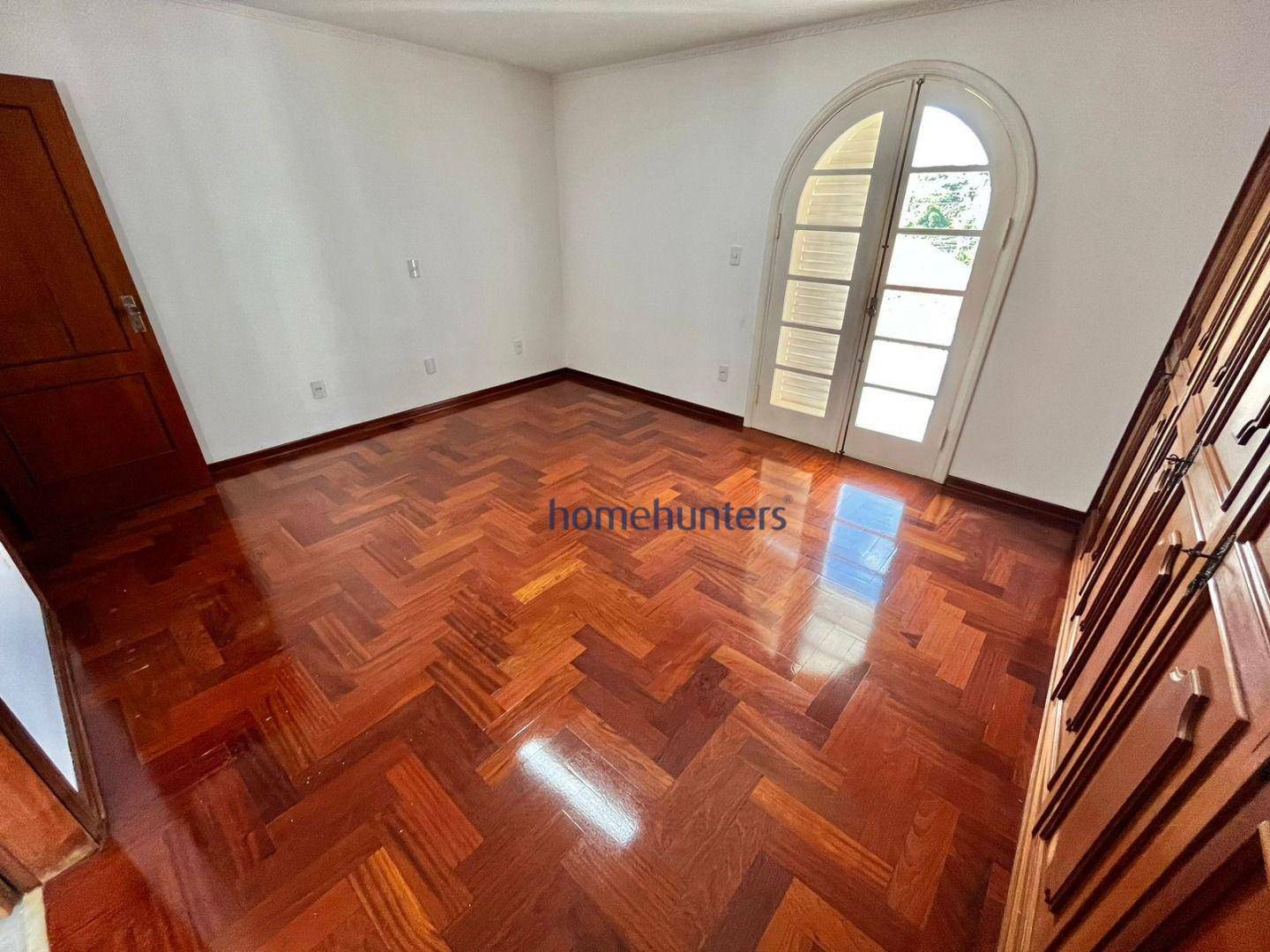 Casa para alugar com 5 quartos, 328m² - Foto 19