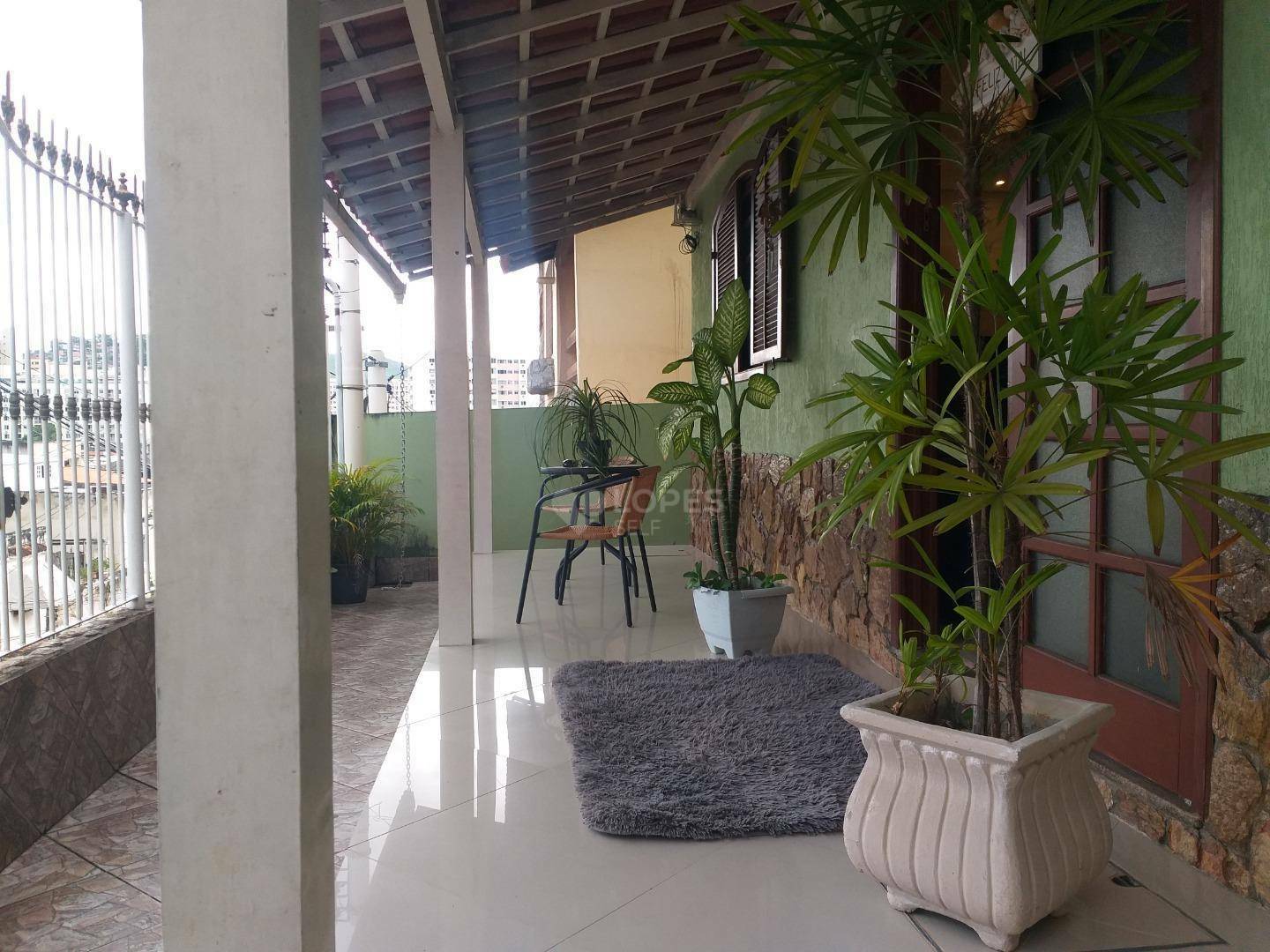 Casa à venda com 2 quartos, 200m² - Foto 2