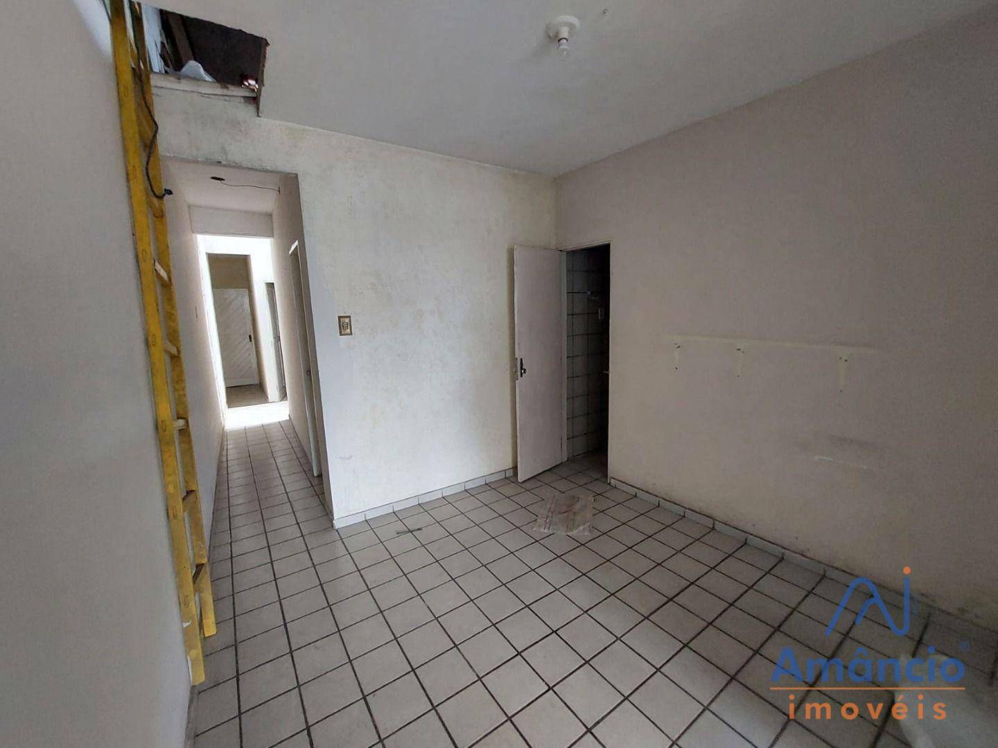 Casa à venda com 5 quartos, 112m² - Foto 5