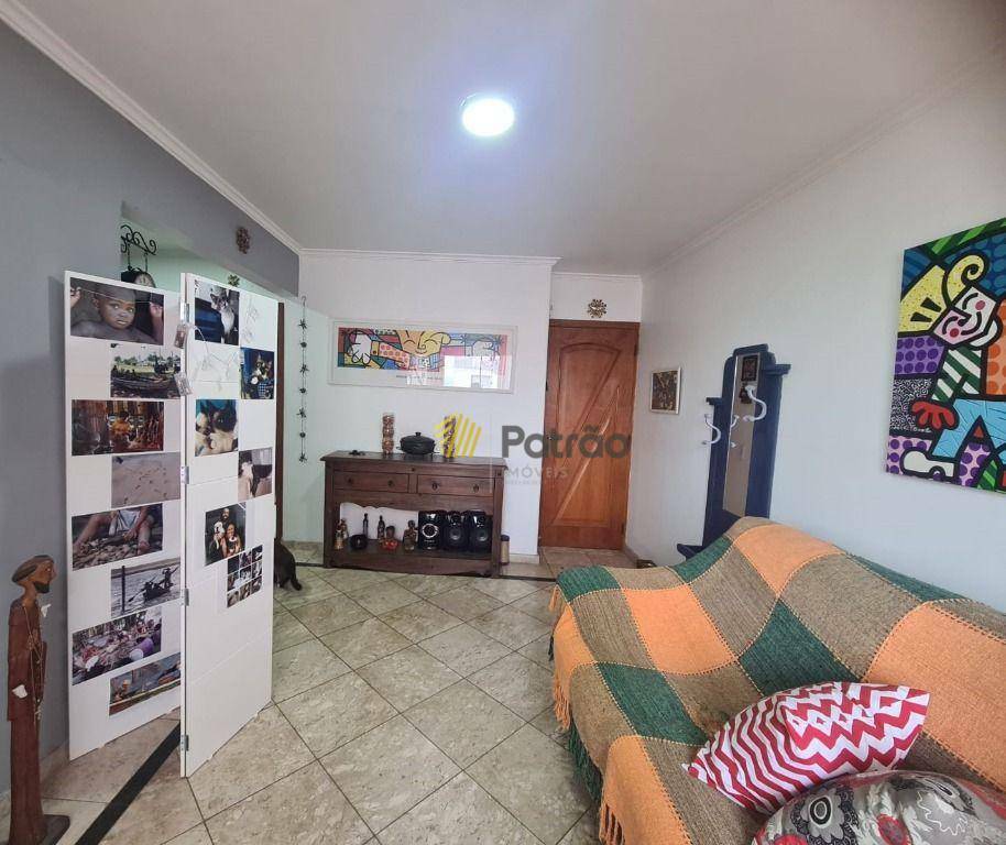 Apartamento à venda com 3 quartos, 70m² - Foto 2