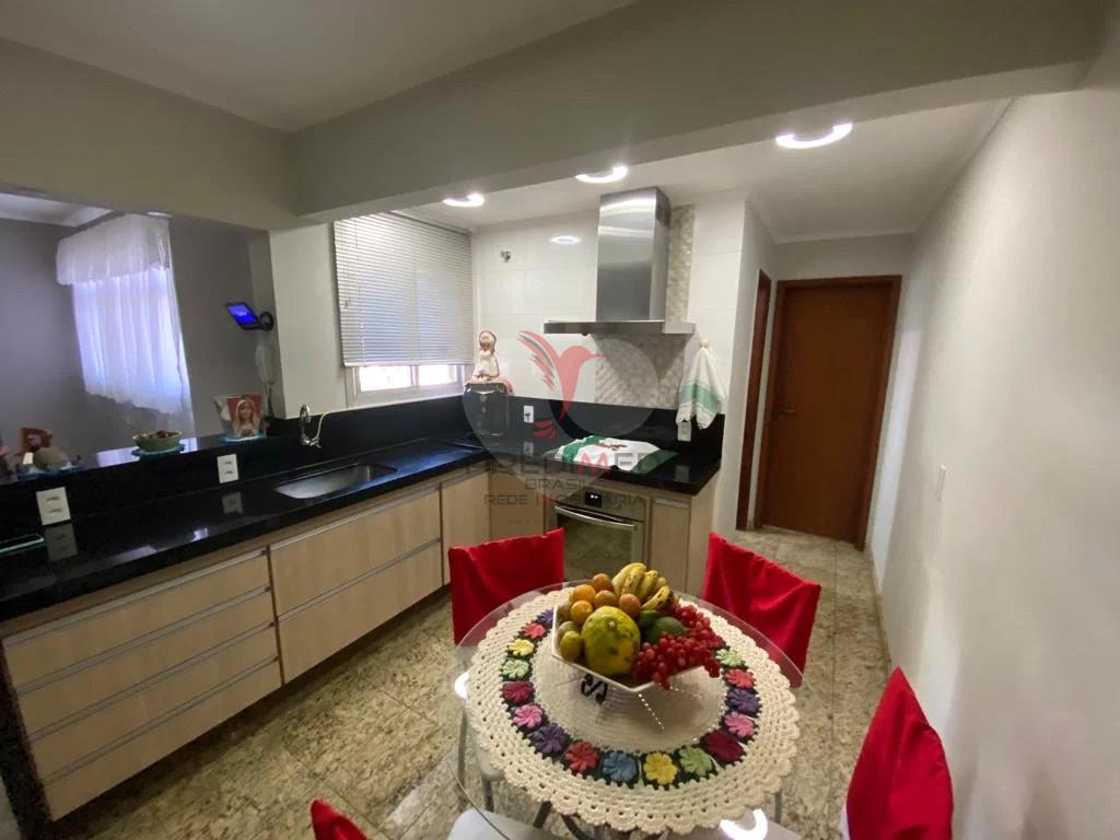 Apartamento à venda com 3 quartos, 150m² - Foto 3