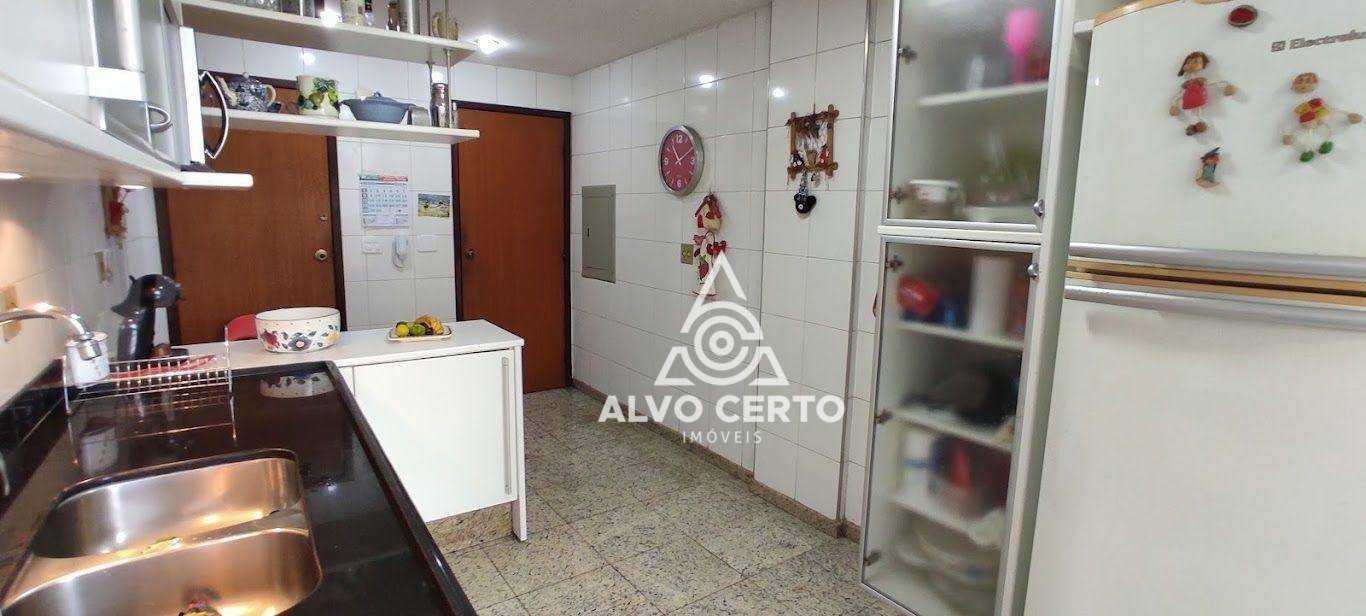 Apartamento à venda com 3 quartos, 144m² - Foto 12