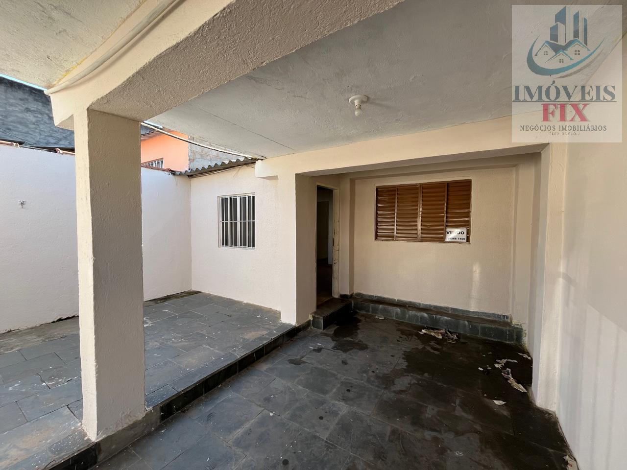 Casa à venda com 3 quartos, 80m² - Foto 1