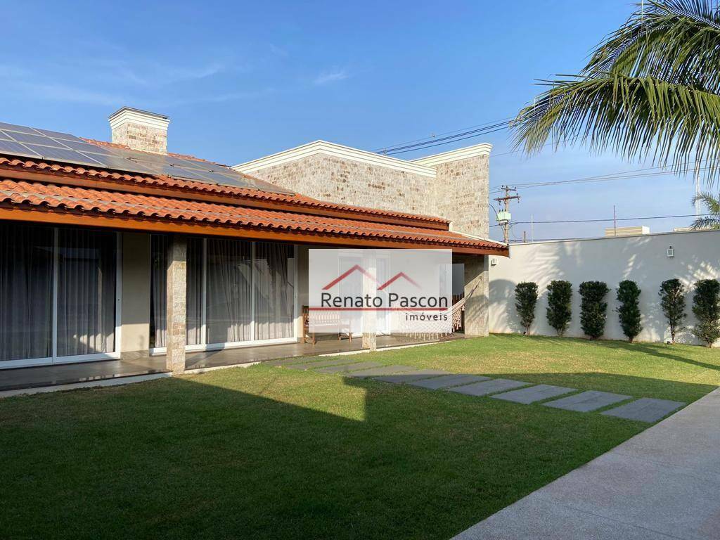 Casa à venda com 3 quartos, 315m² - Foto 1