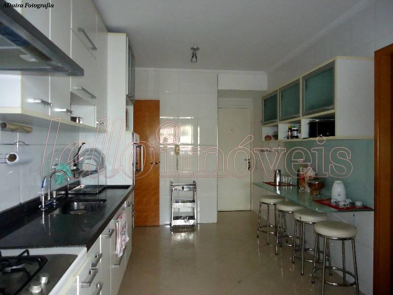 Apartamento para alugar com 4 quartos, 263m² - Foto 10