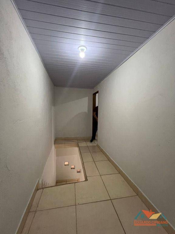 Casa à venda com 2 quartos, 50m² - Foto 13