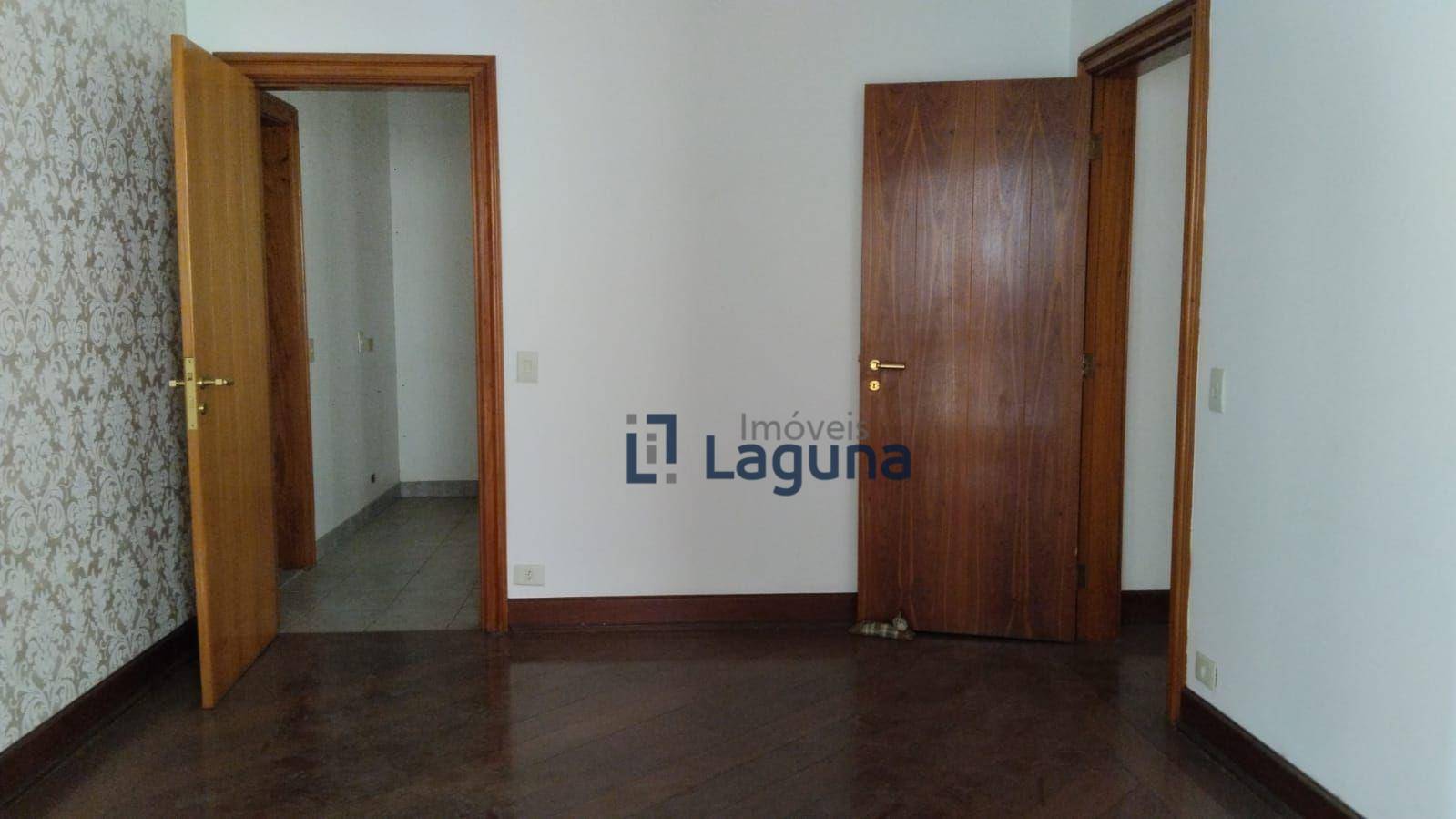 Apartamento para alugar com 4 quartos, 263m² - Foto 6