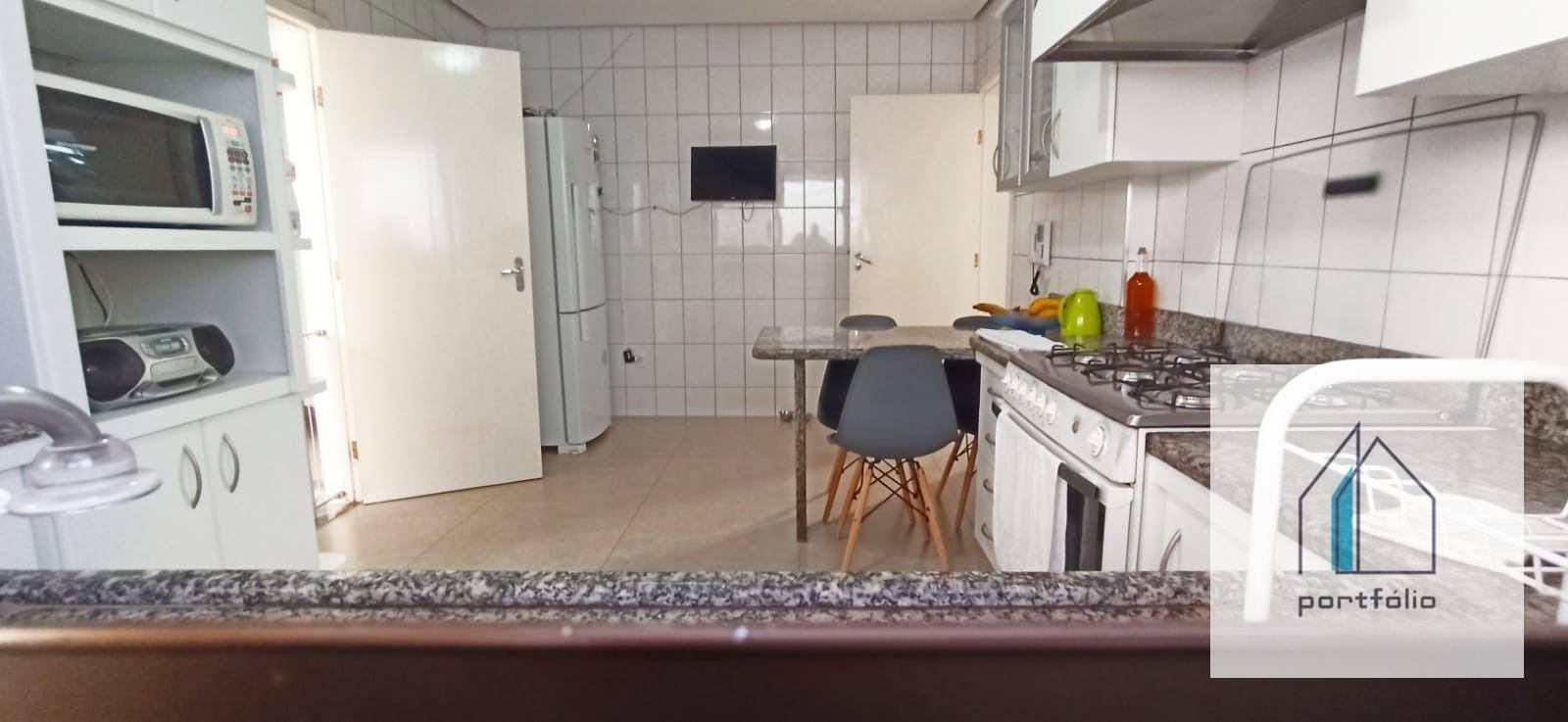 Casa à venda com 3 quartos, 251m² - Foto 8