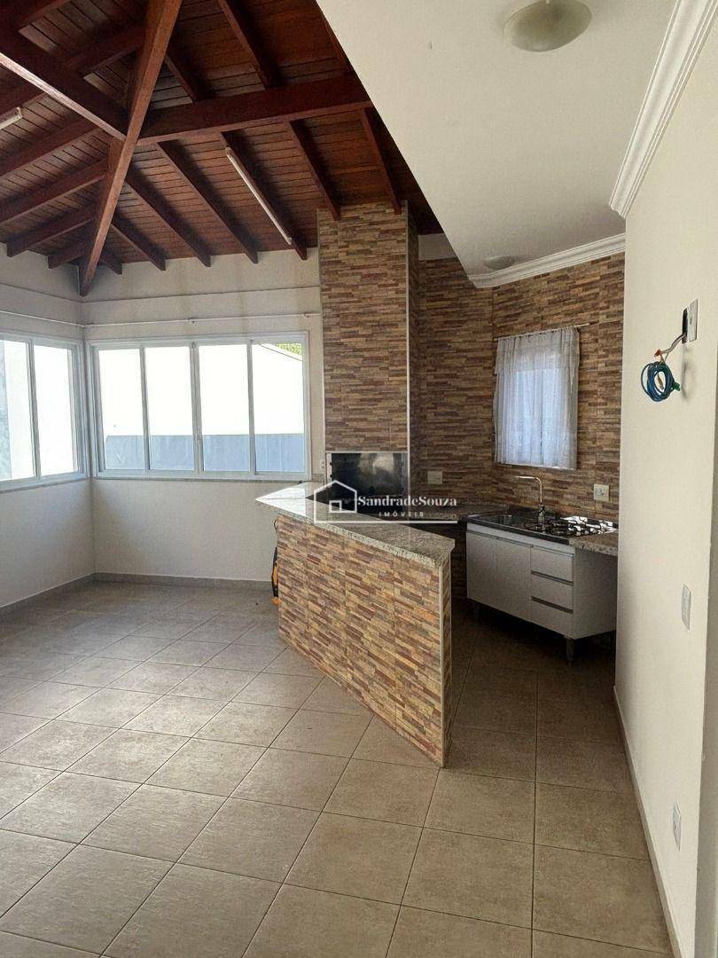 Casa de Condomínio para alugar com 4 quartos, 240m² - Foto 5