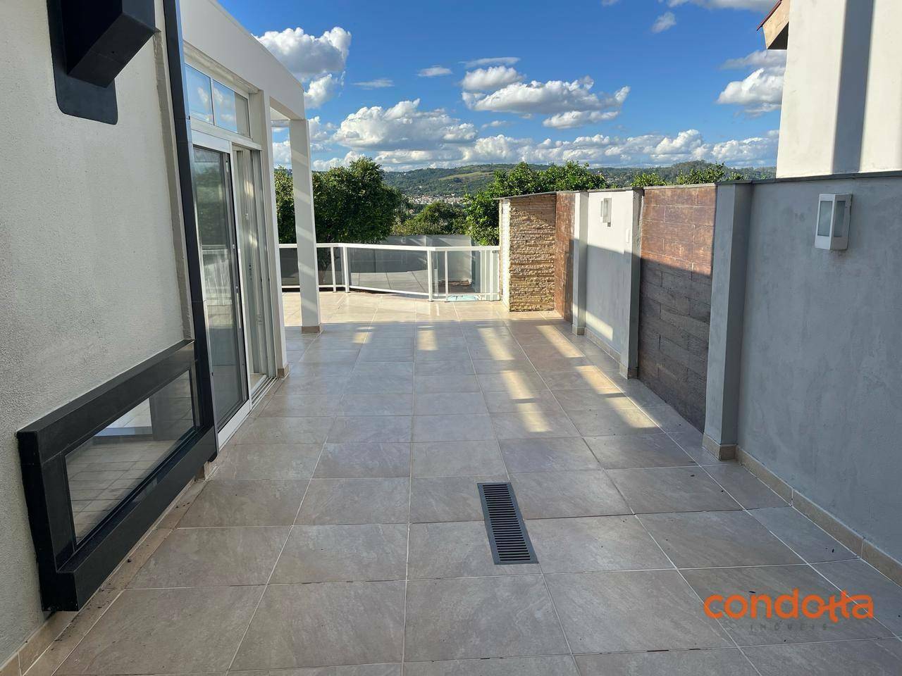 Casa para alugar com 4 quartos, 300m² - Foto 29