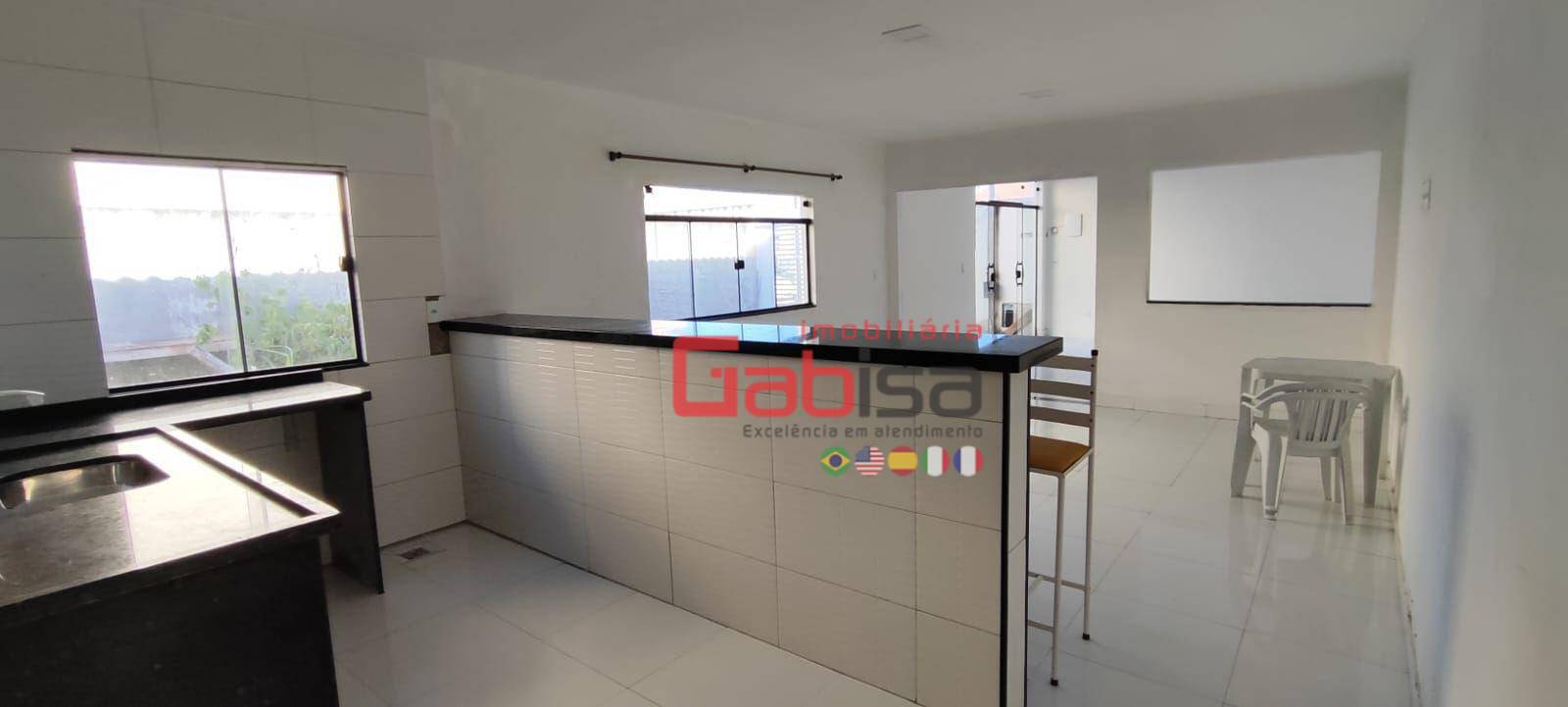 Casa à venda com 2 quartos, 80m² - Foto 1