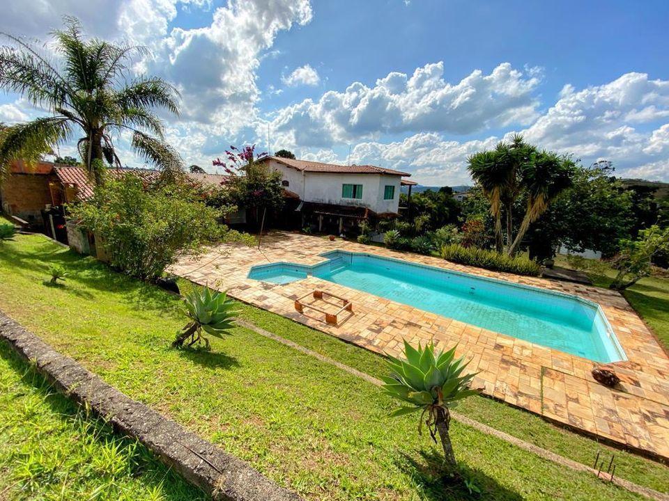 Chácara à venda com 5 quartos, 740m² - Foto 1