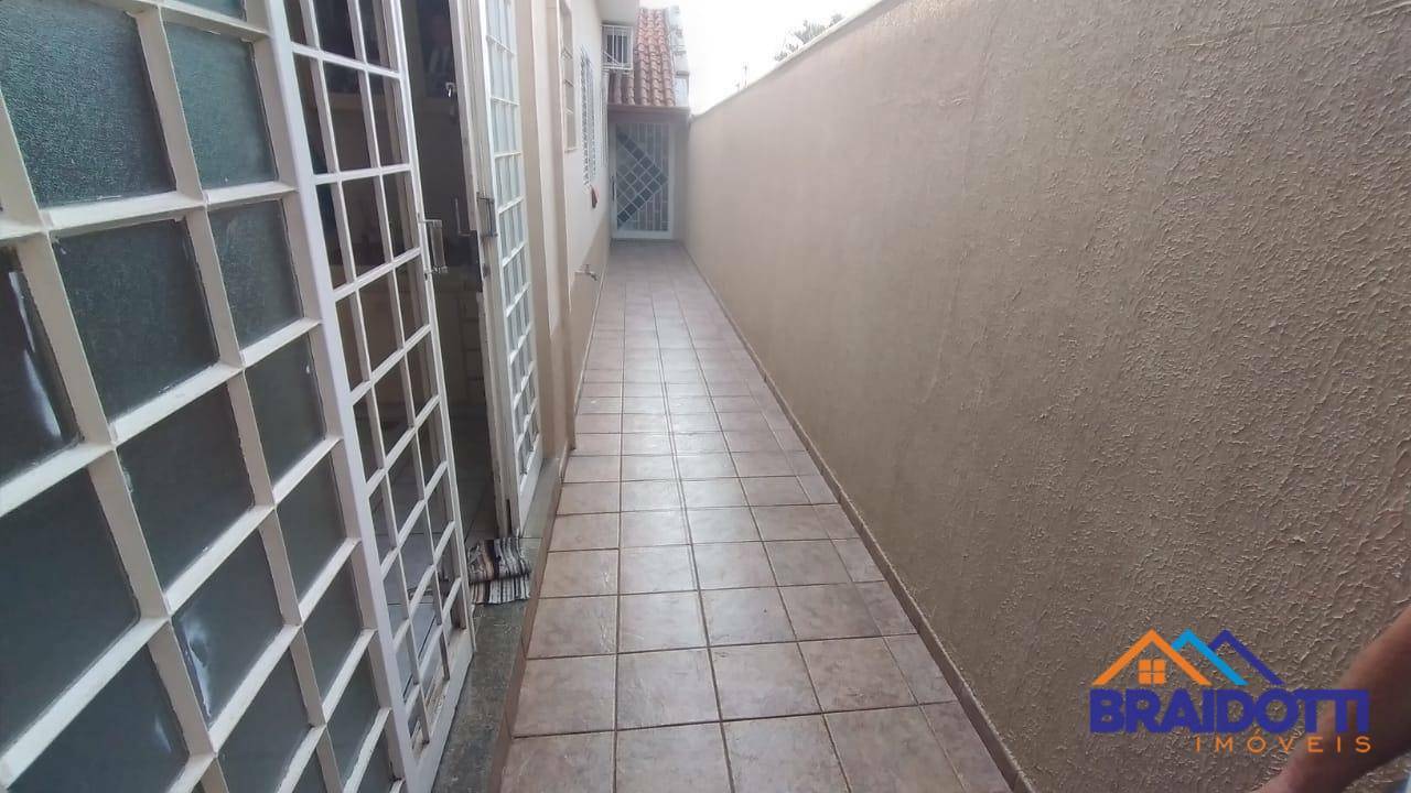 Casa à venda com 3 quartos, 412m² - Foto 4