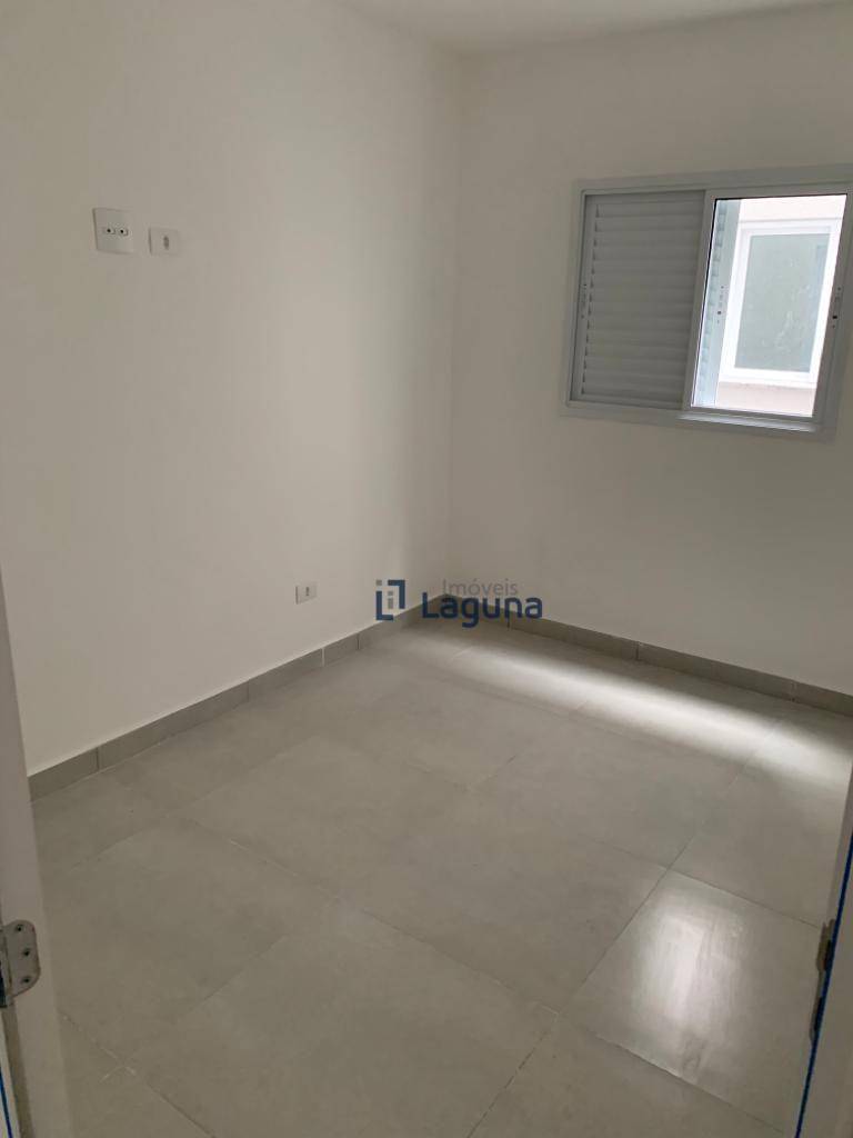 Cobertura à venda com 2 quartos, 70m² - Foto 4