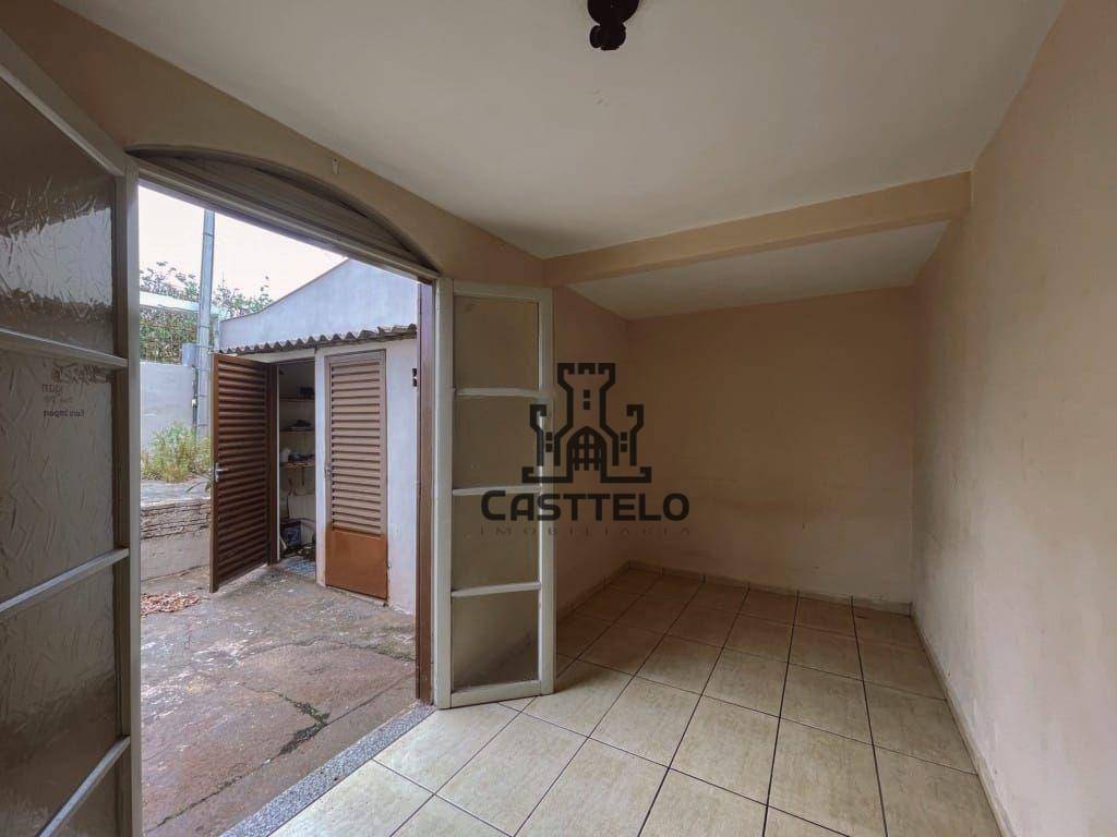 Casa à venda com 3 quartos, 200m² - Foto 1