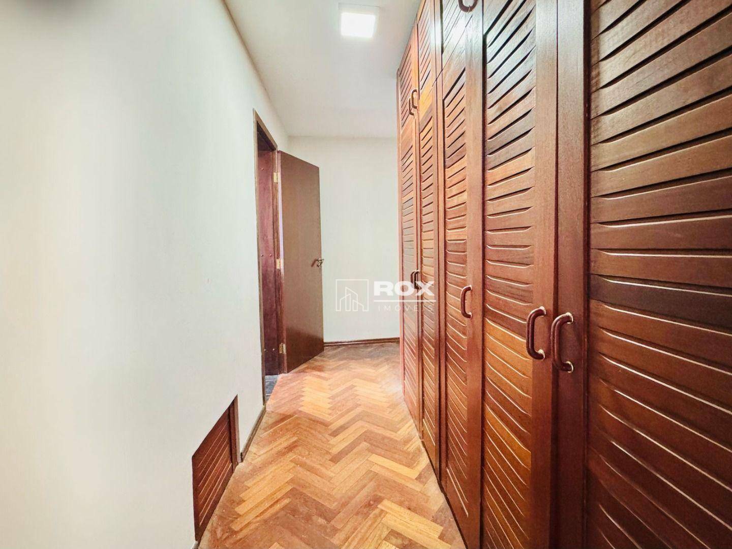 Casa à venda com 5 quartos, 350m² - Foto 37