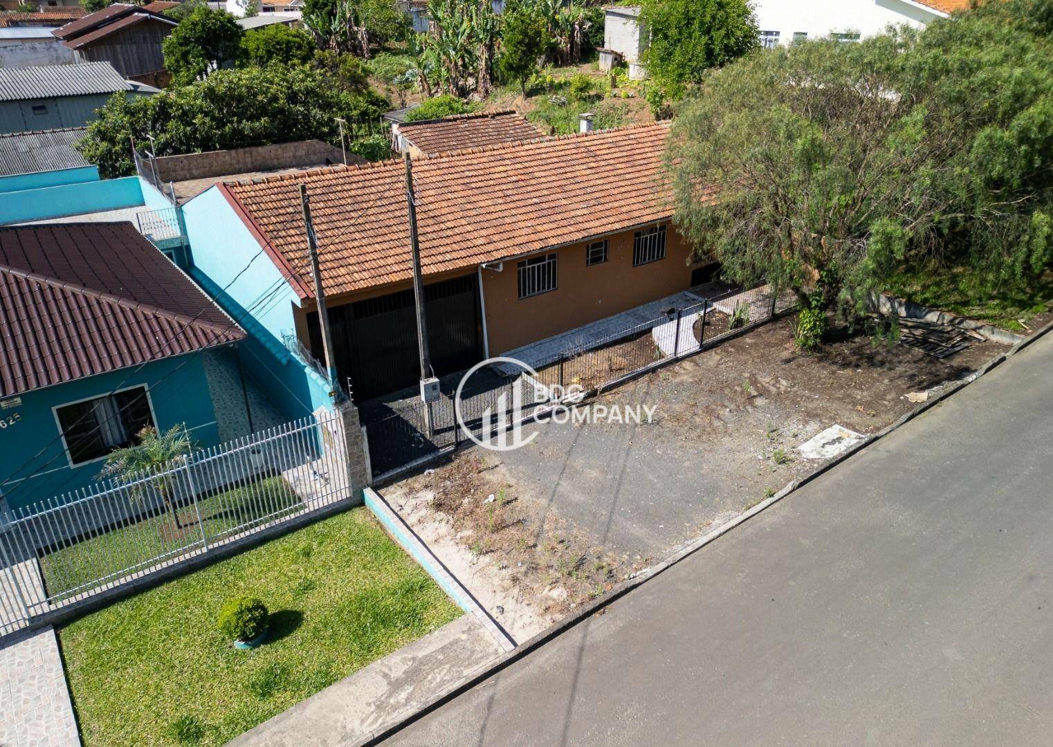 Casa à venda e aluguel com 3 quartos, 90m² - Foto 1