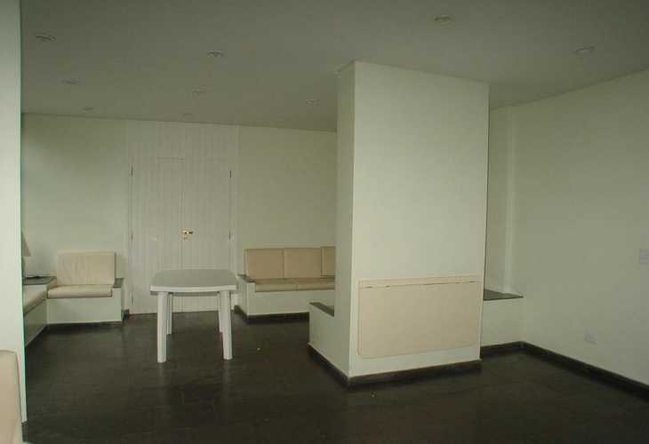 Apartamento à venda com 3 quartos, 130m² - Foto 2