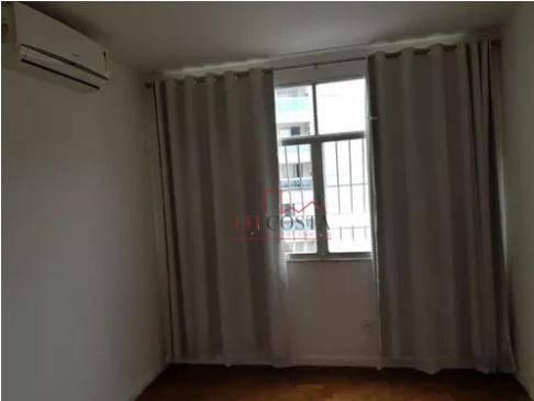 Apartamento à venda com 2 quartos, 70m² - Foto 2