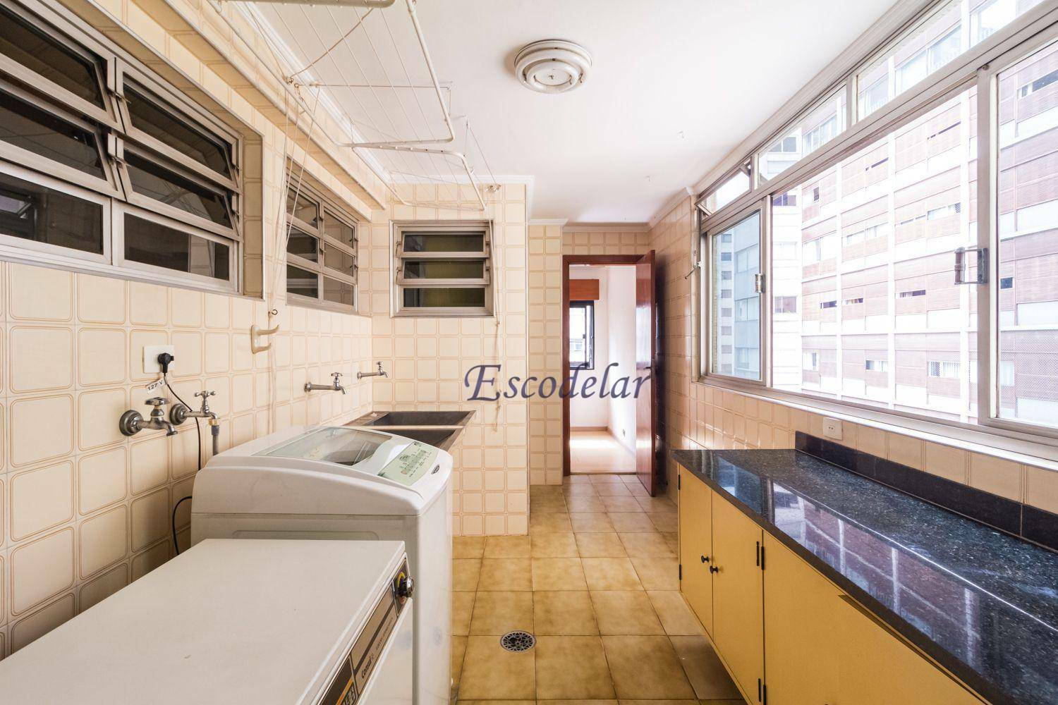 Apartamento à venda com 4 quartos, 220m² - Foto 17