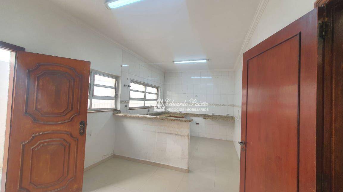 Casa para alugar com 3 quartos, 250m² - Foto 16