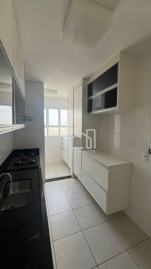 Apartamento à venda com 2 quartos, 69m² - Foto 2