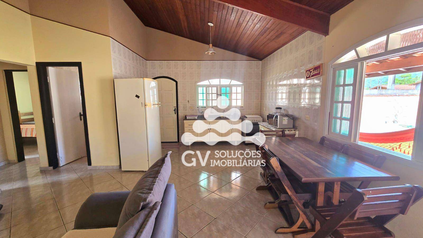 Casa à venda com 2 quartos, 105m² - Foto 2