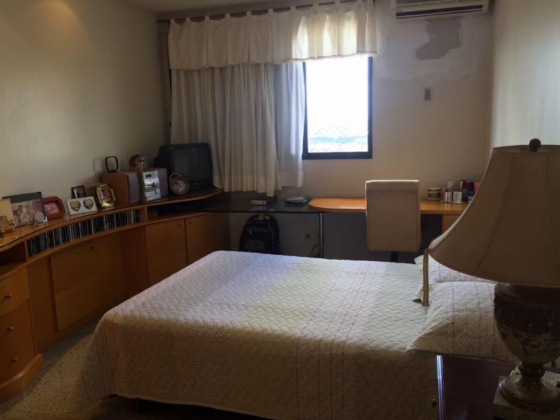 Apartamento à venda com 3 quartos, 182m² - Foto 18