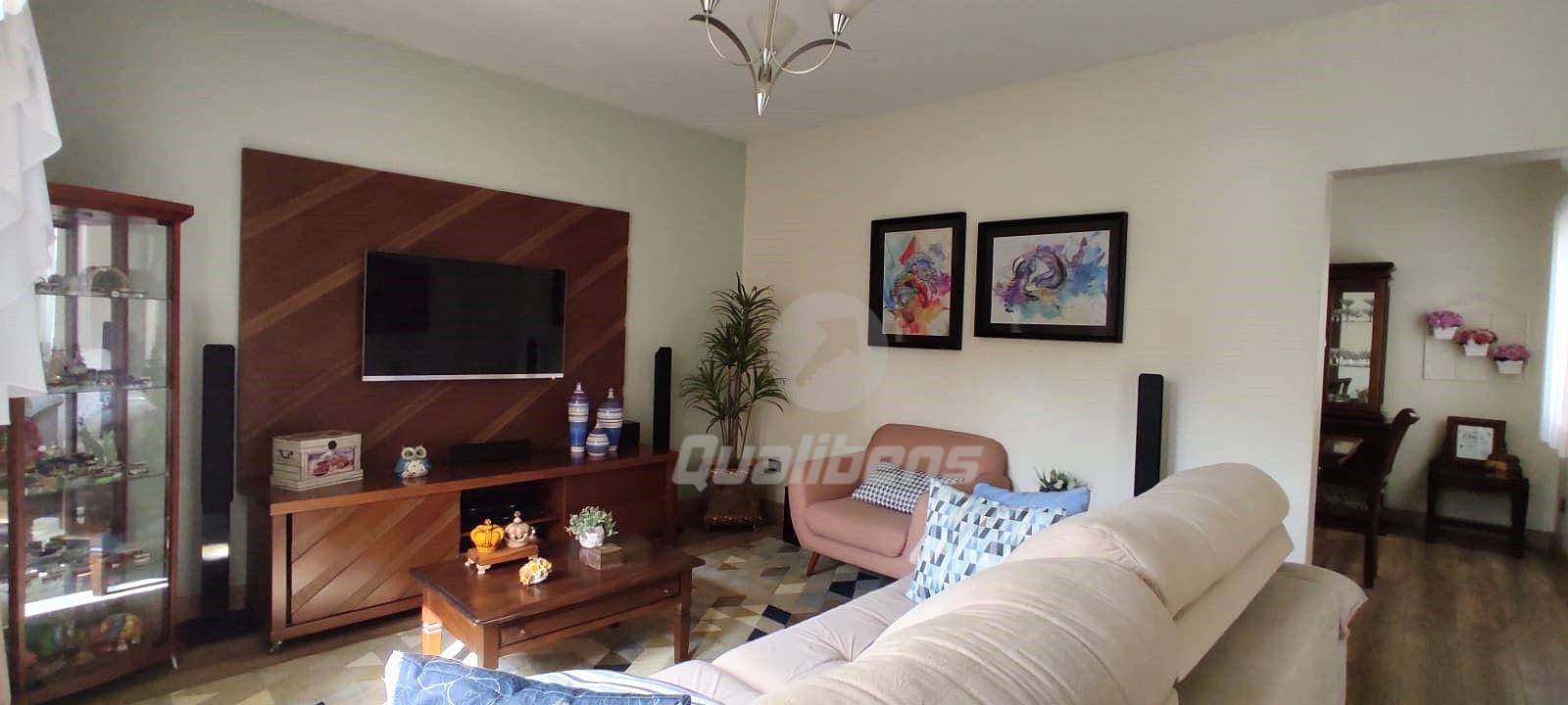 Casa à venda com 3 quartos, 220m² - Foto 2