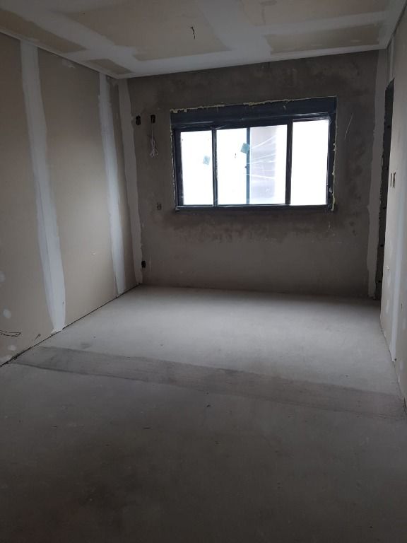 Apartamento à venda com 3 quartos, 140m² - Foto 2