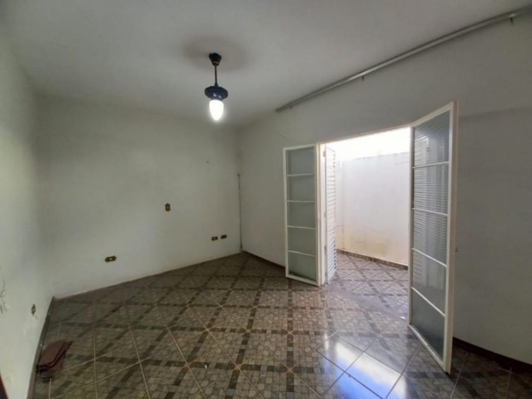 Casa à venda com 2 quartos, 189m² - Foto 2