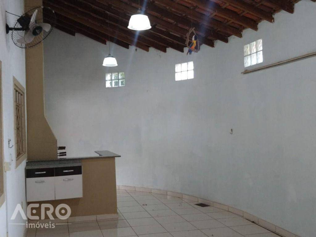 Casa à venda com 3 quartos, 156m² - Foto 2