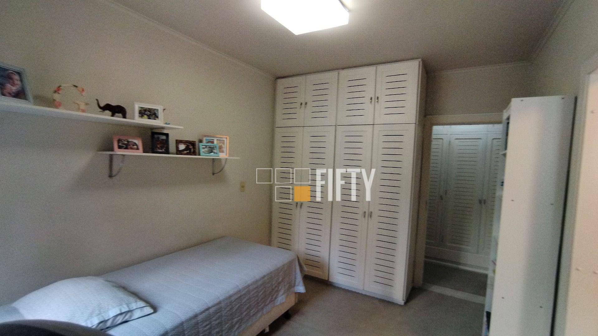 Apartamento para alugar com 4 quartos, 218m² - Foto 12