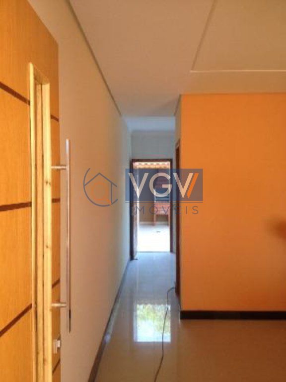 Casa à venda com 3 quartos, 130m² - Foto 1